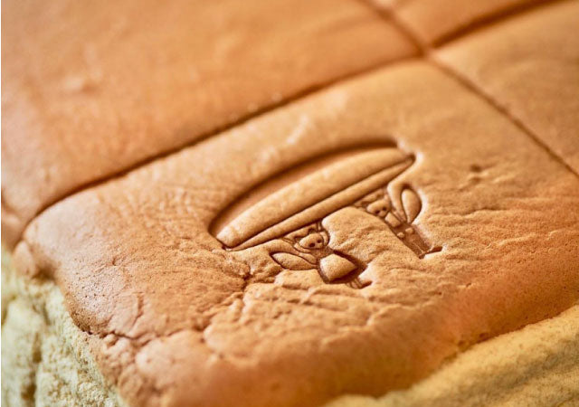 カステラにかわいいロゴを電気式の焼印で！