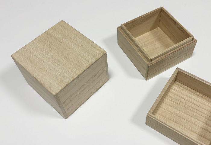 桐木箱にシリアルナンバーの焼印｜ホットスタンプでの焼印加工の検証