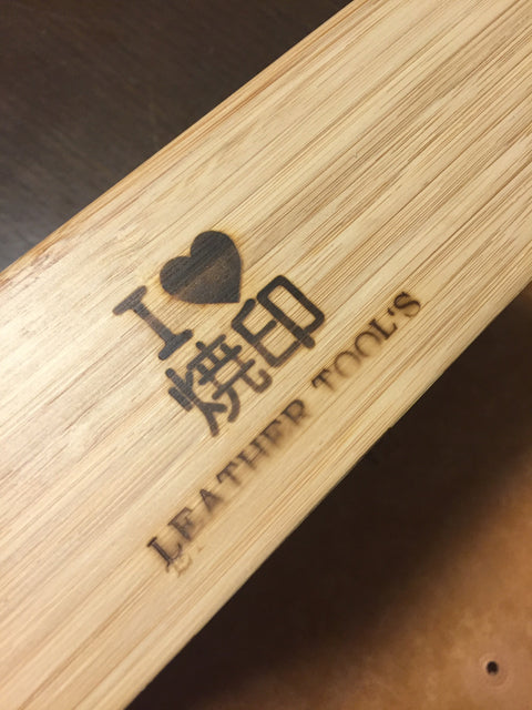 オリジナル焼印で竹製のティッシュケースをカスタマイズ！