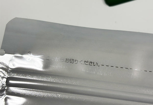 【事例紹介】プラスチックフィルム製ボックスパウチへの非加熱型押し加工を検証