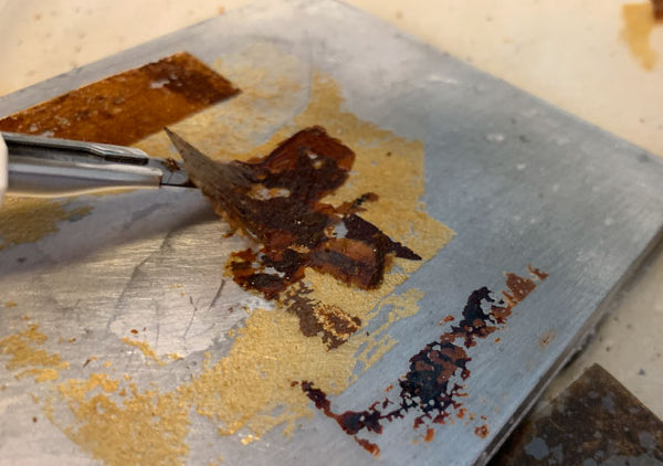 炭酸水で金属の汚れが落ちる？焼印とアルミプレートでお掃除の実験やってみました！