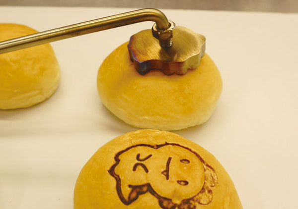 見た目も売上も変わる？焼印で「かわいらしさ」と「ご当地感」をプラス