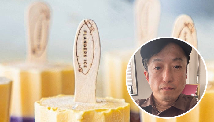 木製のアイスの棒にショップロゴの焼印をするために真鍮製の電気式焼印