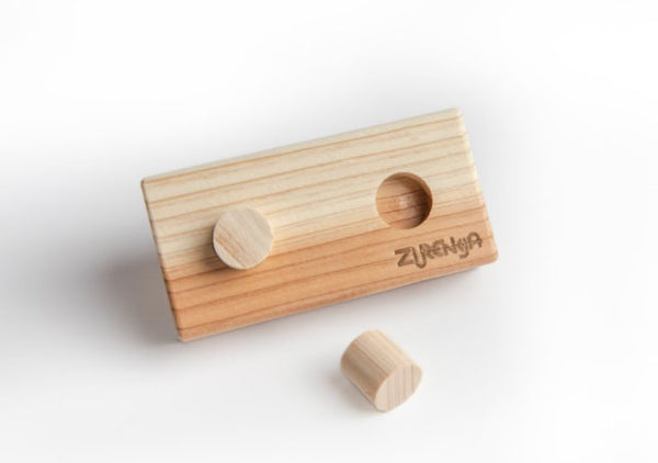 木製品へのロゴ入れも自社で！2023日本おもちゃ大賞受賞の『ZURENGA ズレンガ』