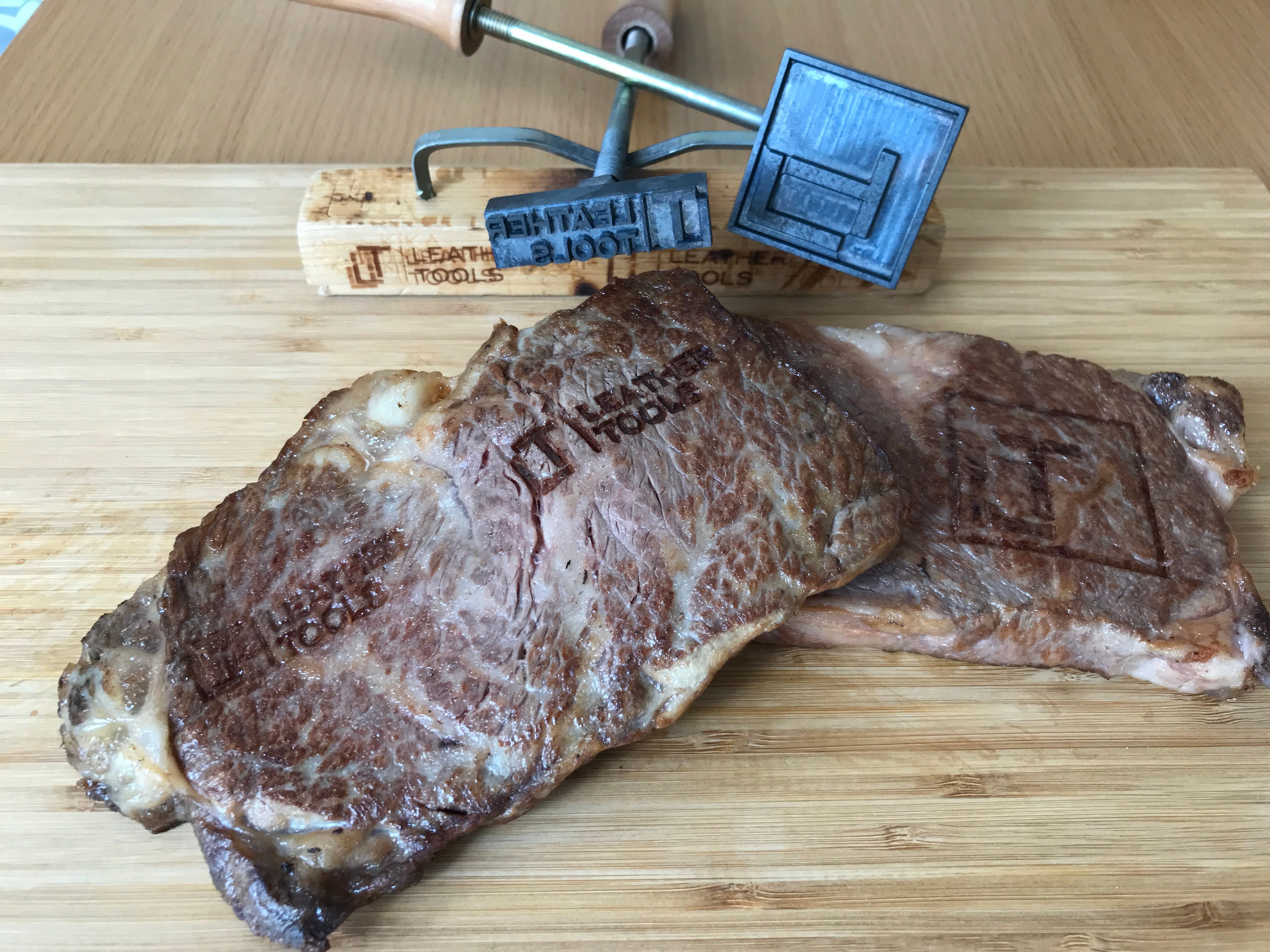 ステーキにオリジナル焼印でサプライズを ぴったりな道具と焼印のやり方は 電気式焼印vs直火式焼印